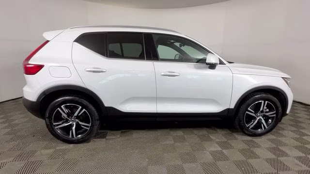 2025 Crystal White Pearl Volvo XC40 B5 Core AWD SUV