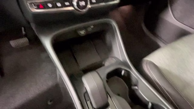2025 Crystal White Pearl Volvo XC40 B5 Core AWD SUV