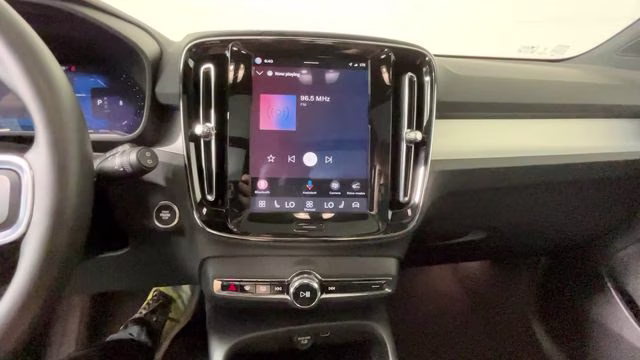 2025 Crystal White Pearl Volvo XC40 B5 Core AWD SUV