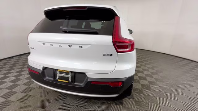 2025 Crystal White Pearl Volvo XC40 B5 Core AWD SUV