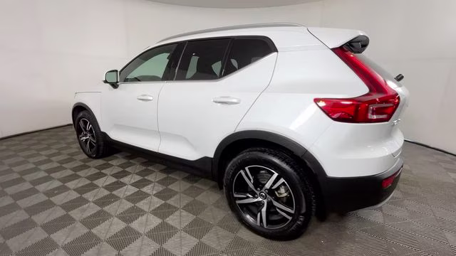2025 Crystal White Pearl Volvo XC40 B5 Core AWD SUV
