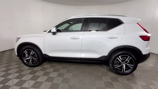 2025 Crystal White Pearl Volvo XC40 B5 Core AWD SUV