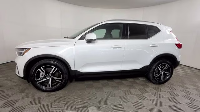 2025 Crystal White Pearl Volvo XC40 B5 Core AWD SUV