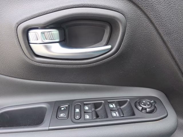 2022 Bikini Metallic Clearcoat Jeep Renegade Latitude 4X4 SUV