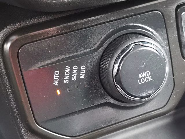 2022 Bikini Metallic Clearcoat Jeep Renegade Latitude 4X4 SUV