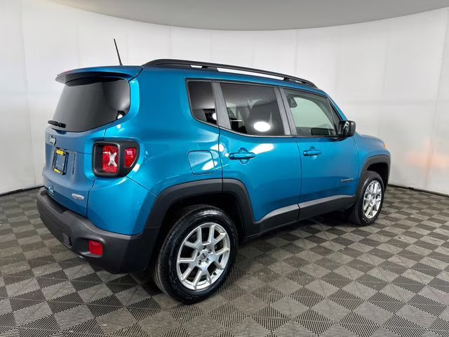 2022 Bikini Metallic Clearcoat Jeep Renegade Latitude 4X4 SUV