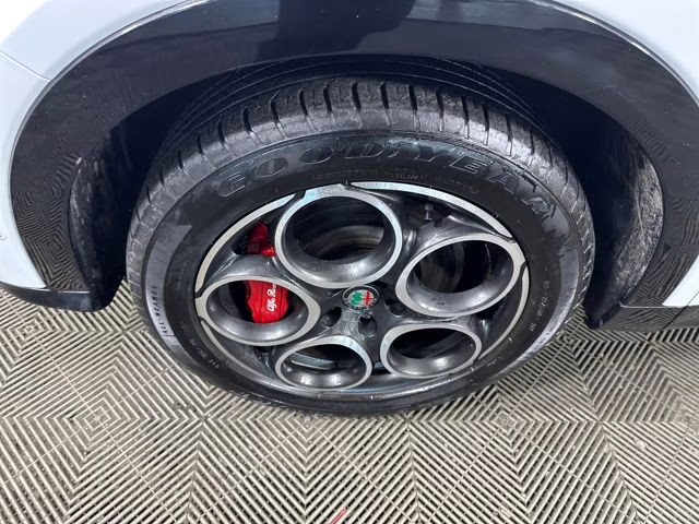 2024 Alfa White Alfa Romeo Tonale Ti AWD SUV