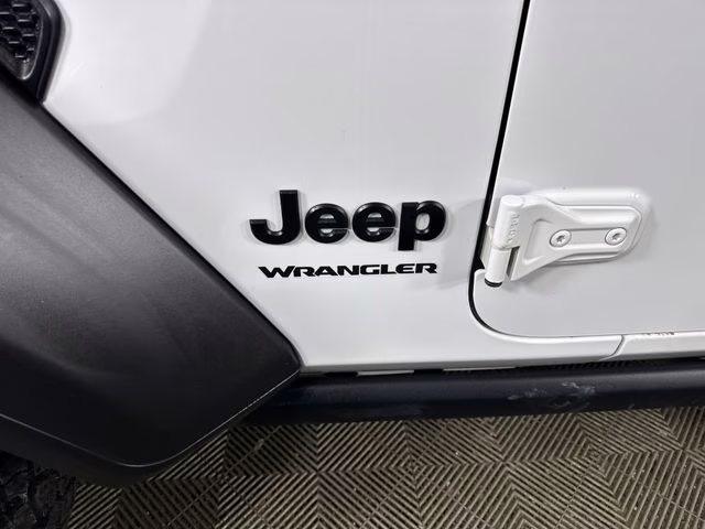 2022 Bright White Clearcoat Jeep Wrangler Willys 4X4 SUV