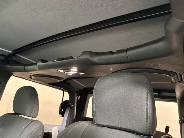 2022 Bright White Clearcoat Jeep Wrangler Willys 4X4 SUV