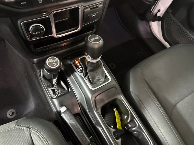 2022 Bright White Clearcoat Jeep Wrangler Willys 4X4 SUV