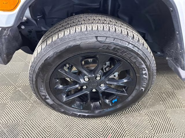 2023 Silver Zynith Clearcoat Jeep Wrangler Sahara 4xe 4X4 SUV