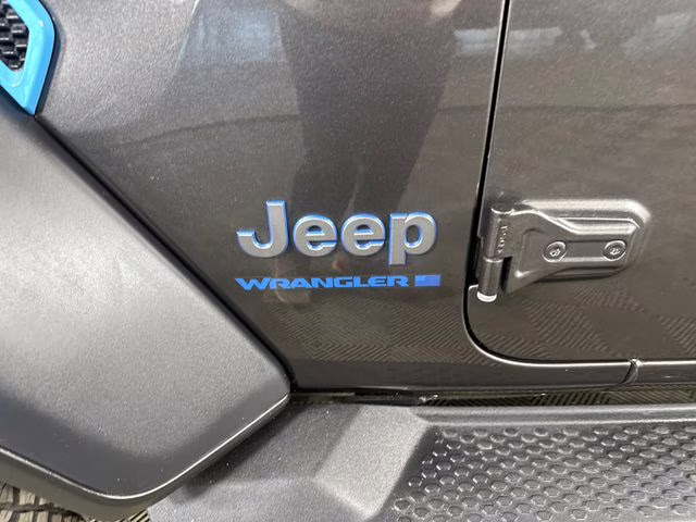 2024 Granite Crystal Metallic Clearcoat Jeep Wrangler Willys 4xe 4X4 SUV