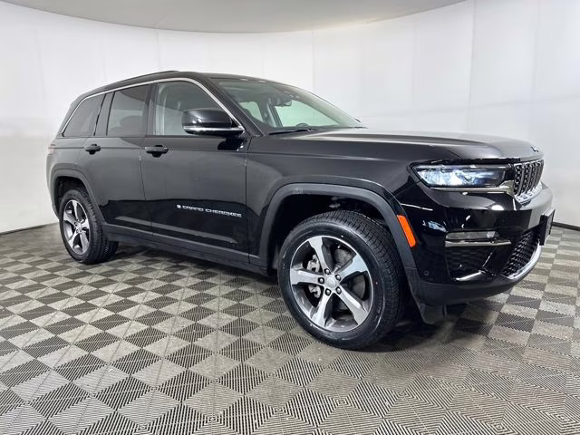 2023 Diamond Black Crystal Pearlcoat Jeep Grand Cherokee 4xe 4X4 SUV