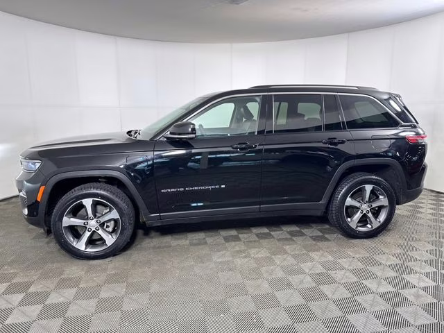 2023 Diamond Black Crystal Pearlcoat Jeep Grand Cherokee 4xe 4X4 SUV