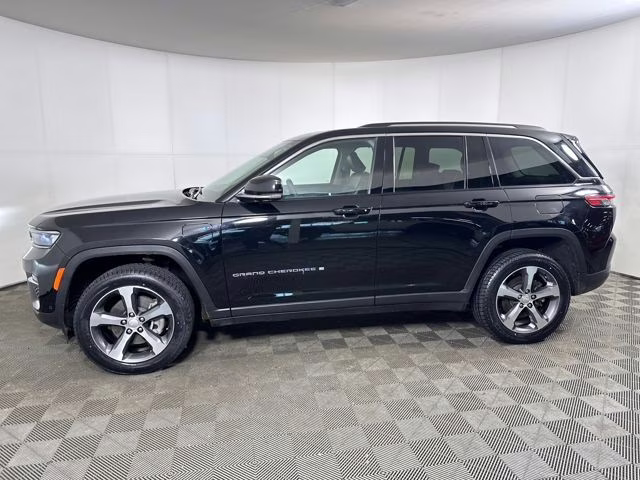 2023 Diamond Black Crystal Pearlcoat Jeep Grand Cherokee 4xe 4X4 SUV