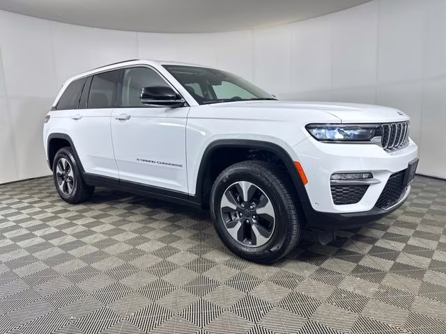 2023 Bright White Clearcoat Jeep Grand Cherokee 4xe 4X4 SUV