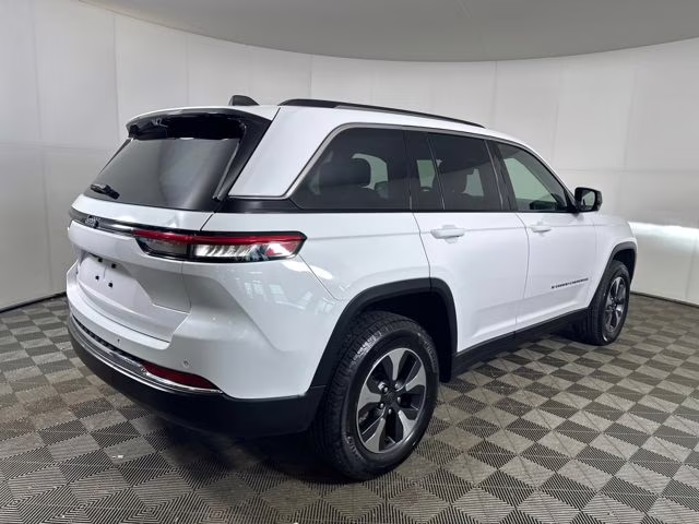 2023 Bright White Clearcoat Jeep Grand Cherokee 4xe 4X4 SUV