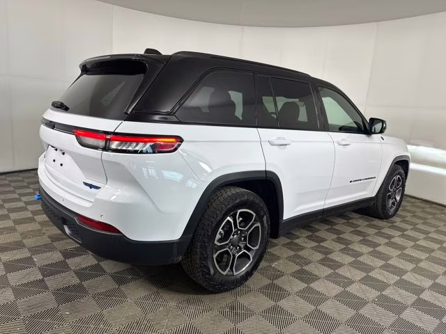 2022 Bright White Clearcoat Jeep Grand Cherokee Trailhawk 4xe 4X4 SUV