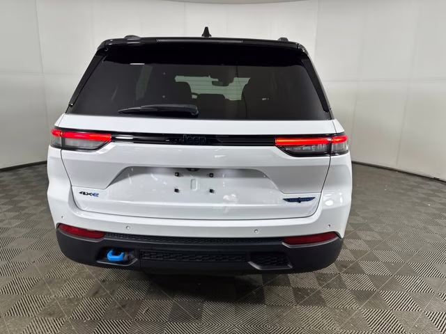 2022 Bright White Clearcoat Jeep Grand Cherokee Trailhawk 4xe 4X4 SUV