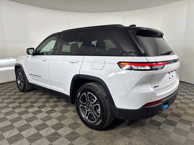 2022 Bright White Clearcoat Jeep Grand Cherokee Trailhawk 4xe 4X4 SUV