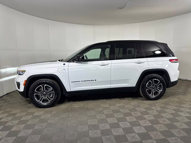 2022 Bright White Clearcoat Jeep Grand Cherokee Trailhawk 4xe 4X4 SUV