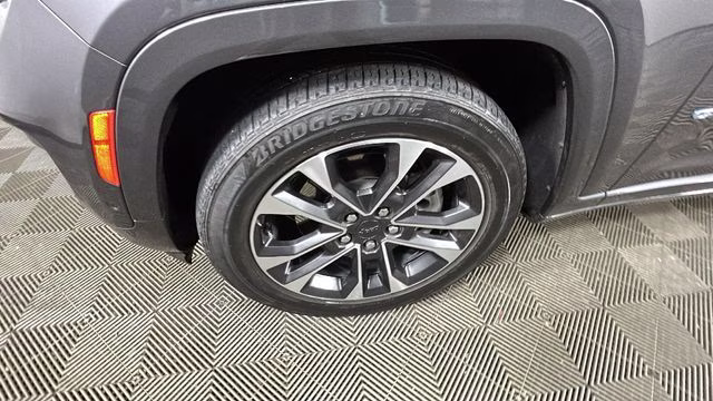 2023 Baltic Gray Metallic Clearcoat Jeep Grand Cherokee Overland 4xe 4X4 SUV