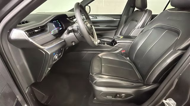 2023 Baltic Gray Metallic Clearcoat Jeep Grand Cherokee Overland 4xe 4X4 SUV