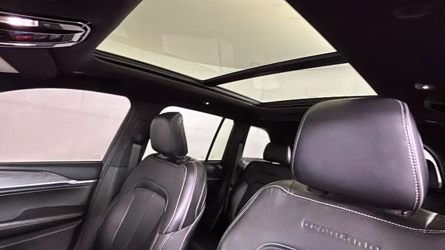 2023 Baltic Gray Metallic Clearcoat Jeep Grand Cherokee Overland 4xe 4X4 SUV
