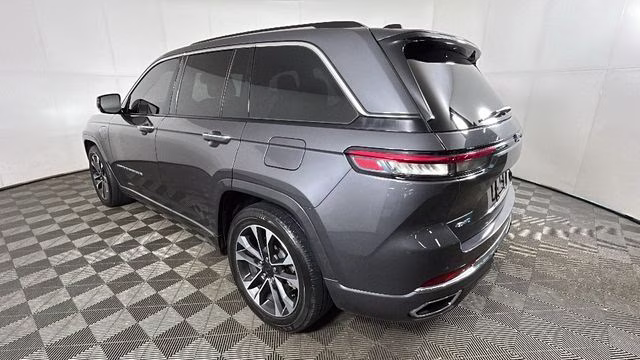 2023 Baltic Gray Metallic Clearcoat Jeep Grand Cherokee Overland 4xe 4X4 SUV