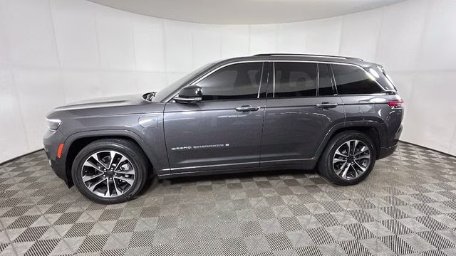 2023 Baltic Gray Metallic Clearcoat Jeep Grand Cherokee Overland 4xe 4X4 SUV