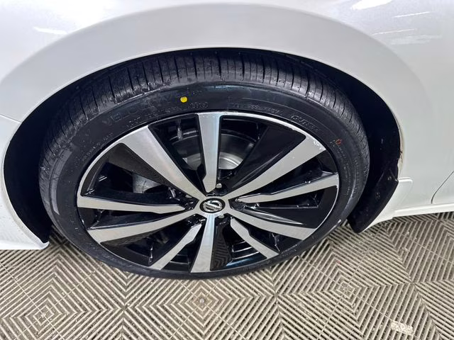 2020 Pearl White Tricoat Nissan Altima 2.0 Platinum FWD Sedan