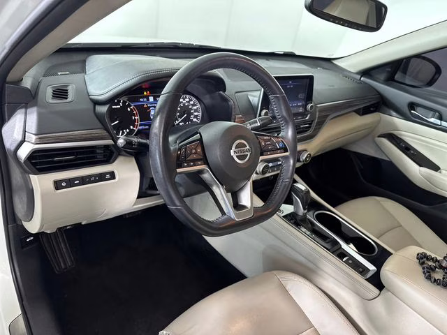 2020 Pearl White Tricoat Nissan Altima 2.0 Platinum FWD Sedan
