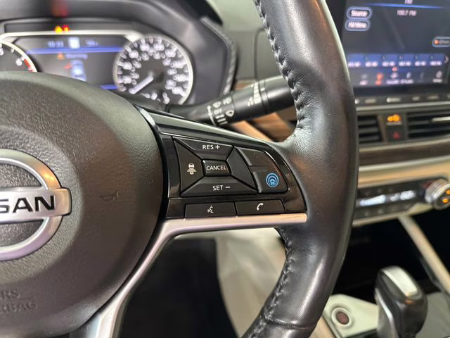 2020 Pearl White Tricoat Nissan Altima 2.0 Platinum FWD Sedan
