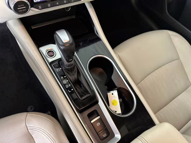 2020 Pearl White Tricoat Nissan Altima 2.0 Platinum FWD Sedan