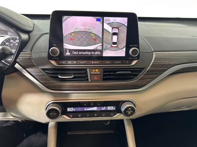 2020 Pearl White Tricoat Nissan Altima 2.0 Platinum FWD Sedan