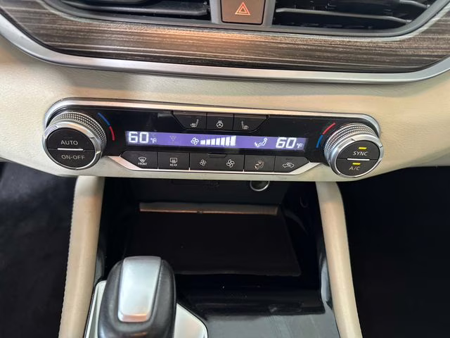 2020 Pearl White Tricoat Nissan Altima 2.0 Platinum FWD Sedan