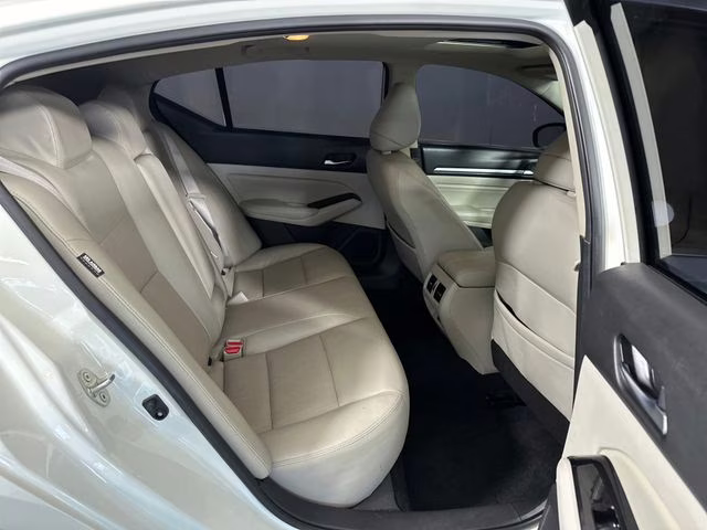 2020 Pearl White Tricoat Nissan Altima 2.0 Platinum FWD Sedan