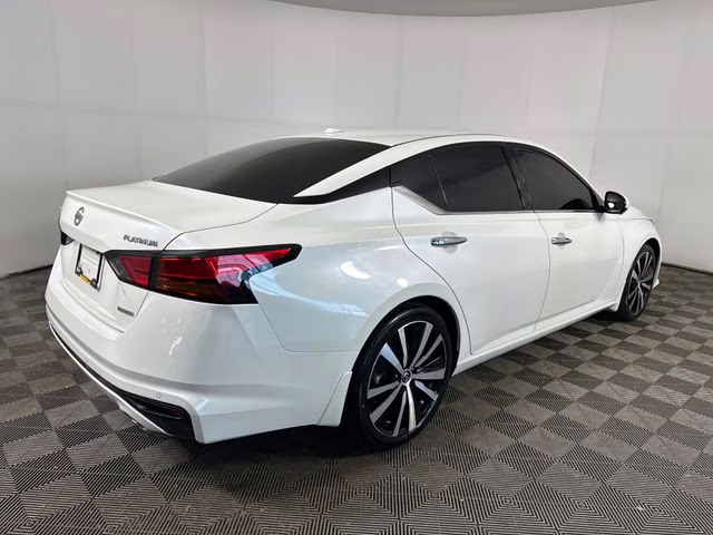 2020 Pearl White Tricoat Nissan Altima 2.0 Platinum FWD Sedan