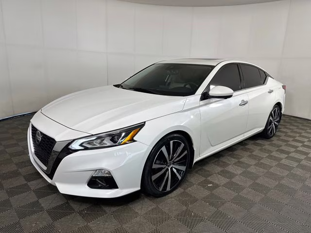 2020 Pearl White Tricoat Nissan Altima 2.0 Platinum FWD Sedan