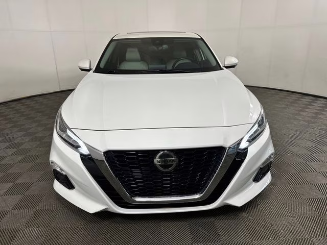 2020 Pearl White Tricoat Nissan Altima 2.0 Platinum FWD Sedan