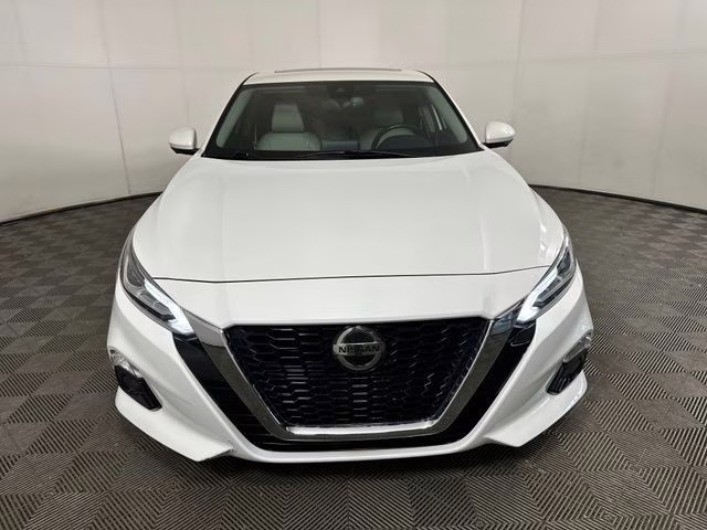 2020 Pearl White Tricoat Nissan Altima 2.0 Platinum FWD Sedan