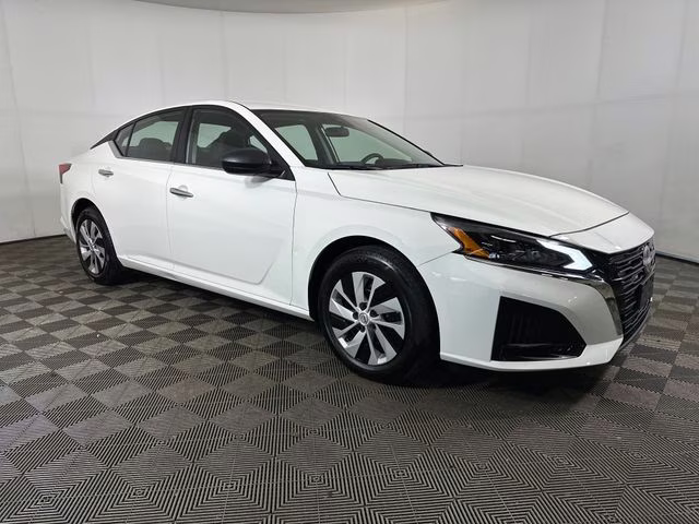 2025 Glacier White Nissan Altima 2.5 S FWD Sedan