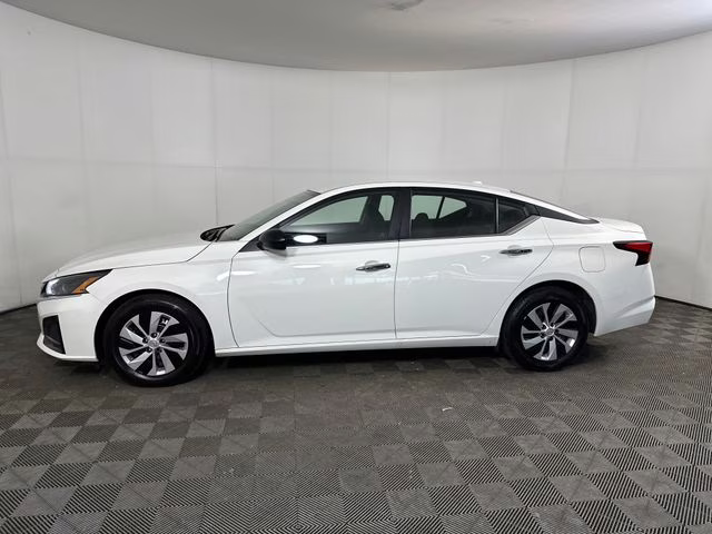 2025 Glacier White Nissan Altima 2.5 S FWD Sedan