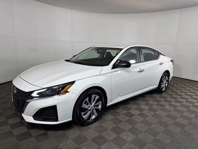 2025 Glacier White Nissan Altima 2.5 S FWD Sedan