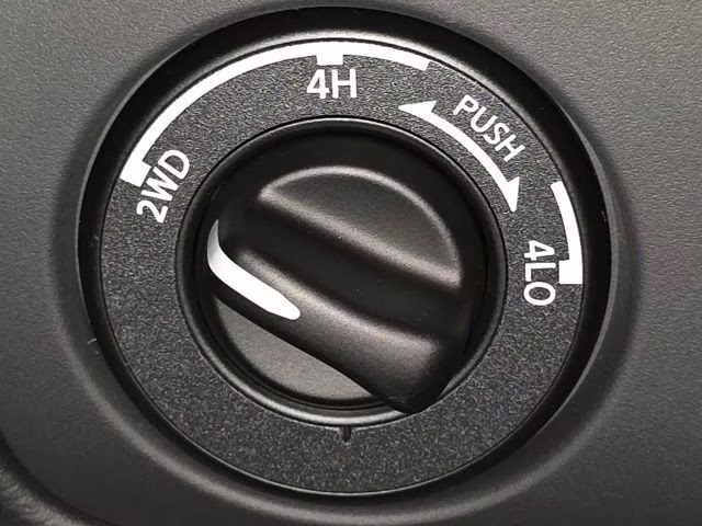2026 Boulder Gray Pearl Nissan Frontier SV 4X4 Truck