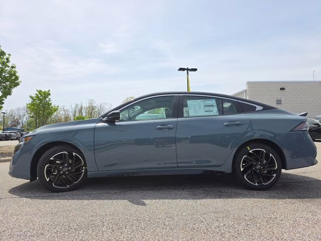 2026 Atlantic Gray/Super Black Nissan Sentra SR FWD Sedan