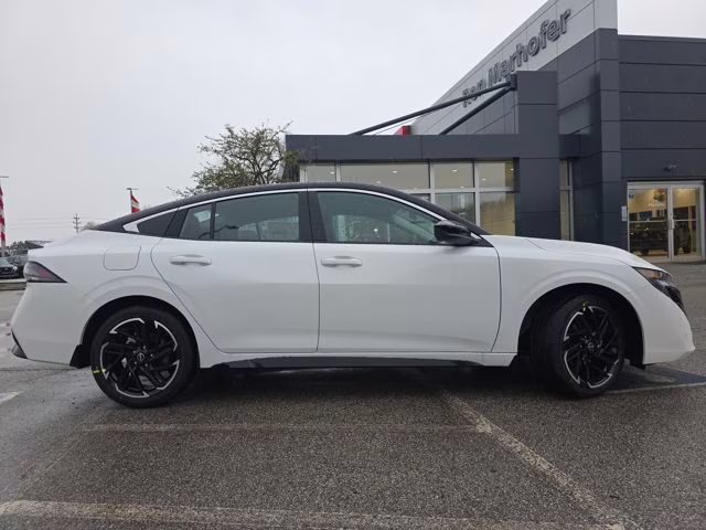 2026 Aspen White/Super Black Nissan Sentra SR FWD Sedan