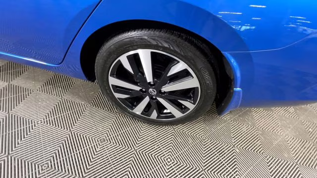 2021 Electric Blue Metallic Nissan Versa 1.6 SR FWD Sedan