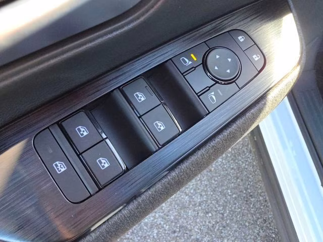 2026 Aspen White Tricoat Nissan Kicks SV FWD SUV