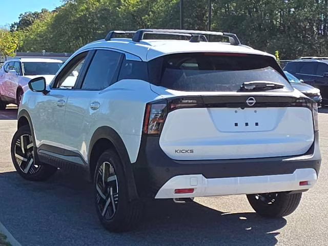 2026 Aspen White Tricoat Nissan Kicks SV FWD SUV